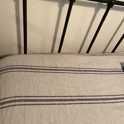DAYBED TWIN SIZE Furniture of America Sila Modern Metal - $358 RETAIL, FOR SALE AT $299
