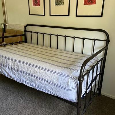 DAYBED TWIN SIZE Furniture of America Sila Modern Metal - $358 RETAIL, FOR SALE AT $299