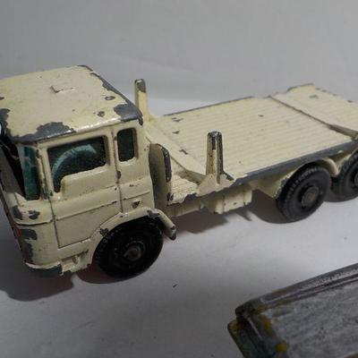 Match box "1968 Opel diplomat,"  Match box "Land Rover Safari".