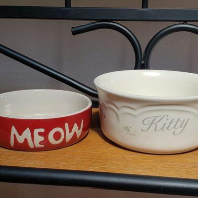 Lot 21: Kitty Bowls