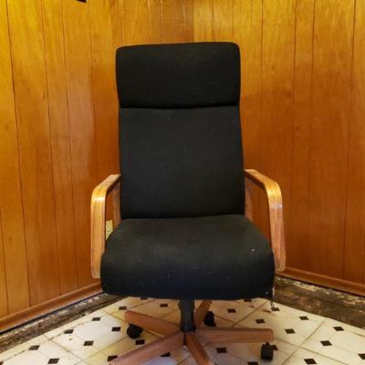 Lot 25: Mid Century Modern Black Highback Office Chair 