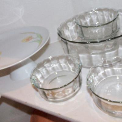 LOT 119  CAKE PLATE, WATER PITCHER, GLASS JUICER