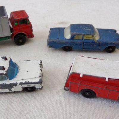 LOT 162  LARGE LOT OF VINTAGE TOY CARS