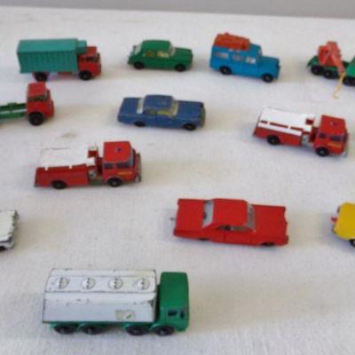 LOT 162  LARGE LOT OF VINTAGE TOY CARS