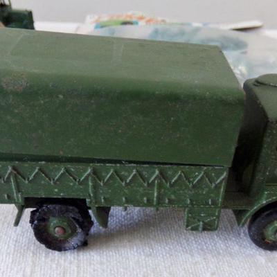 LOT 163  LARGE LOT OF MILITARY TOY VEHICLES