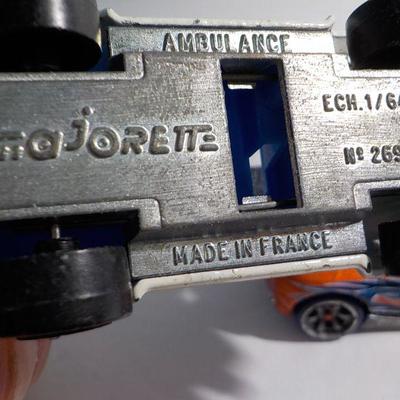 Majorette ambulance, Tootsie toy, Synkro,