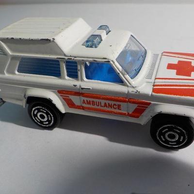 Majorette ambulance, Tootsie toy, Synkro,