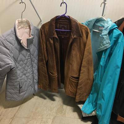 Lot 91 - Ladies Leather and Puffer Jackets (L/XL)