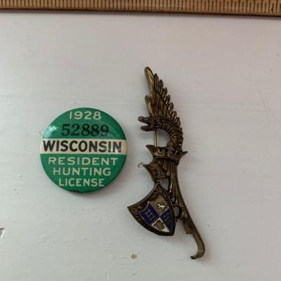 1928 hunting button / Dragon pin