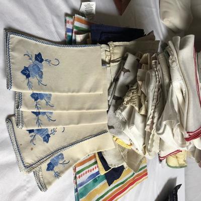 Lot 100 - Assorted Placemats, Napkins and Table Linens