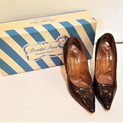 Lot #152  Great pair of vintage alligator shoes in vintage box - size 6