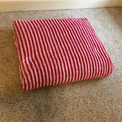 Lot 114 - Blankets & Curtains including Black Watch Merino Wool