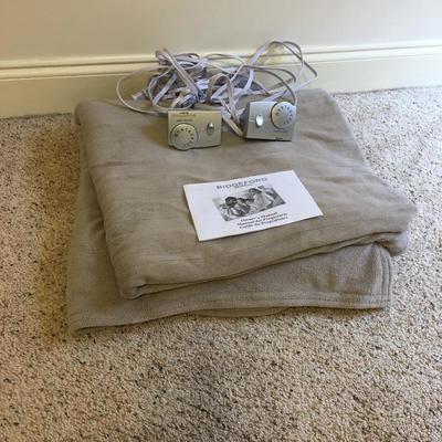 Lot 114 - Blankets & Curtains including Black Watch Merino Wool