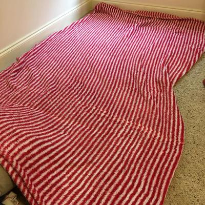 Lot 114 - Blankets & Curtains including Black Watch Merino Wool
