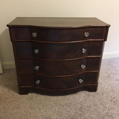 Lot 115 - Antique Chest of Drawers