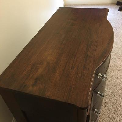 Lot 115 - Antique Chest of Drawers