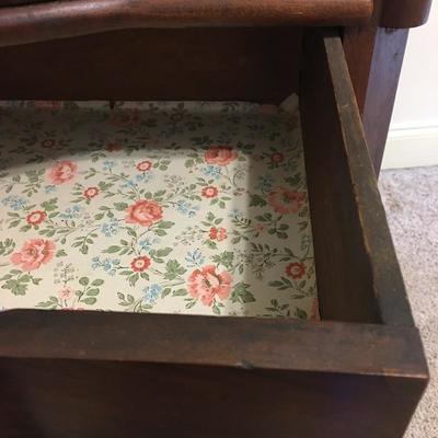 Lot 115 - Antique Chest of Drawers