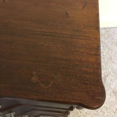 Lot 115 - Antique Chest of Drawers