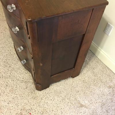 Lot 115 - Antique Chest of Drawers