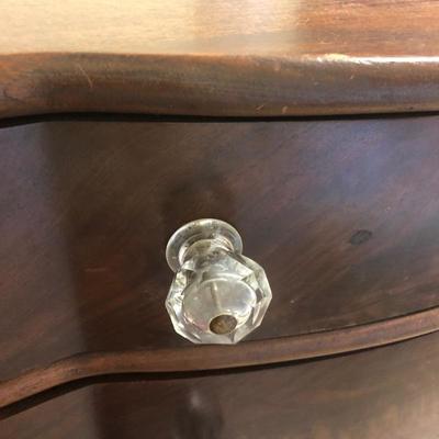 Lot 115 - Antique Chest of Drawers