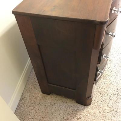 Lot 115 - Antique Chest of Drawers
