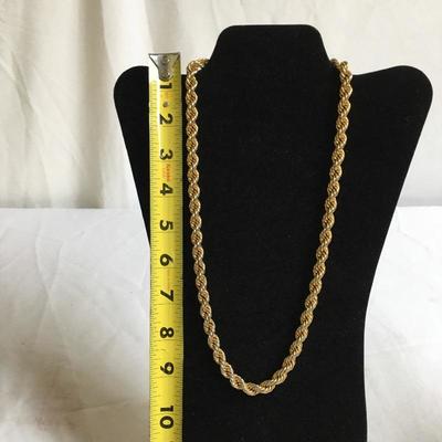 Lot 122 - Gold Colored Jewelry 