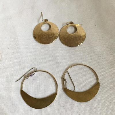 Lot 122 - Gold Colored Jewelry 