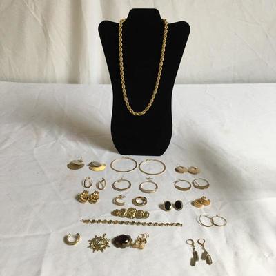 Lot 122 - Gold Colored Jewelry 