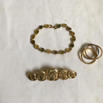 Lot 122 - Gold Colored Jewelry 