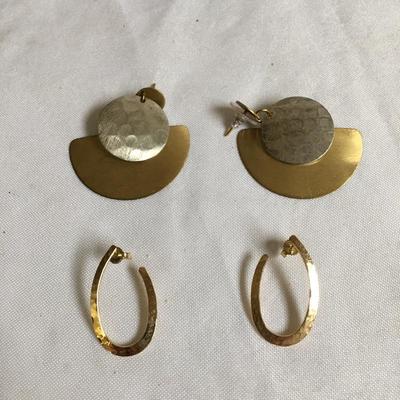 Lot 122 - Gold Colored Jewelry 
