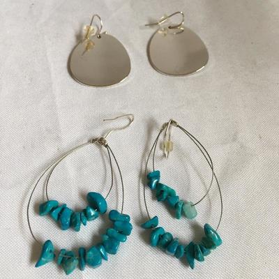Lot 123 - Silver Colored Earrings 