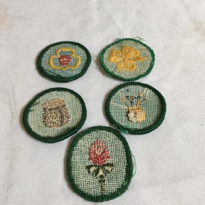 Lot 125 - Girl Scout Pins & Badges