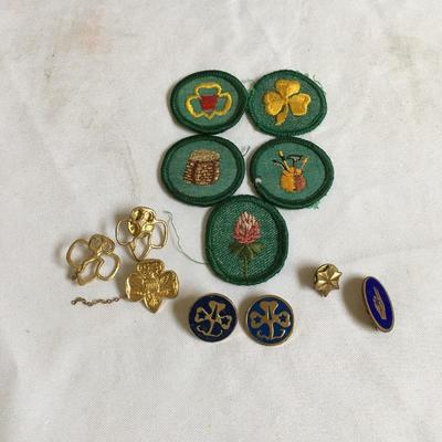 Lot 125 - Girl Scout Pins & Badges