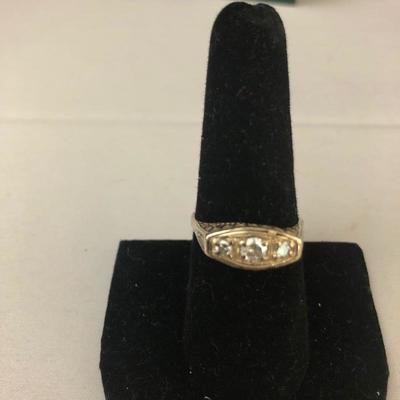 Lot 131 - 14K Gold & Diamond Ring 