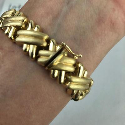 Lot 138 - Matching 14K Italian Gold Bracelet & Earrings