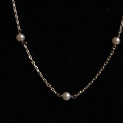 Lot 146 - Pearls & Crystals