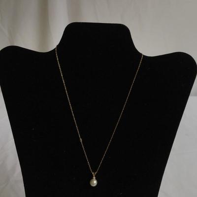 Lot 146 - Pearls & Crystals