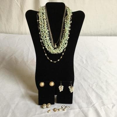 Lot 146 - Pearls & Crystals
