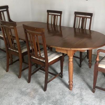 Vintage Dining Room Table and Chairs