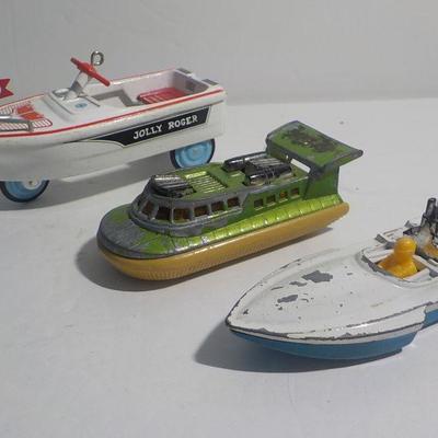 Match box "No. 5 Seafine",  Match box " No . 2 Hovercraft". 