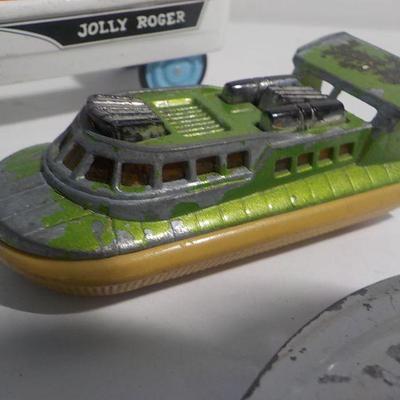 Match box "No. 5 Seafine",  Match box " No . 2 Hovercraft". 