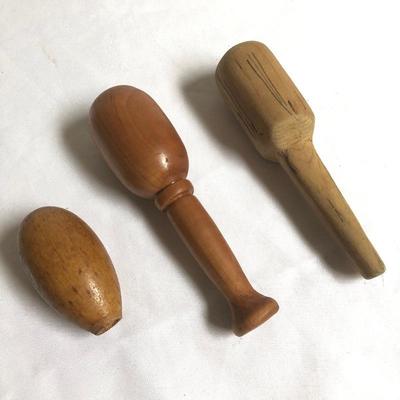 Lot 155 - Antique and Vintage Sewing Tools