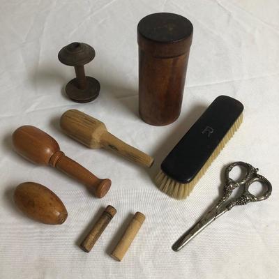 Lot 155 - Antique and Vintage Sewing Tools
