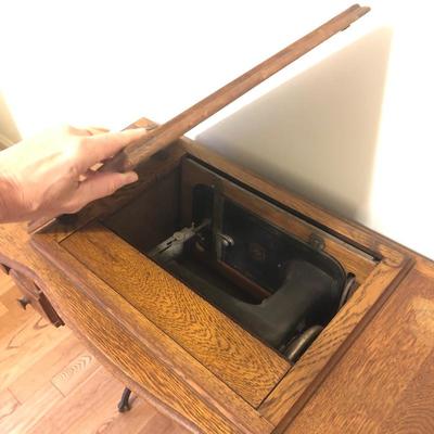 Lot 159 - Vintage Sewing Machine