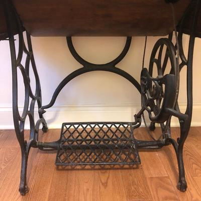 Lot 159 - Vintage Sewing Machine