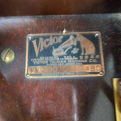Victrola 300 Record Player Crank Style Phonograph Art Deco look