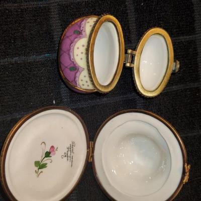 2 small trinket boxes