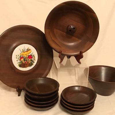 Lot 21 Wooden bowls
