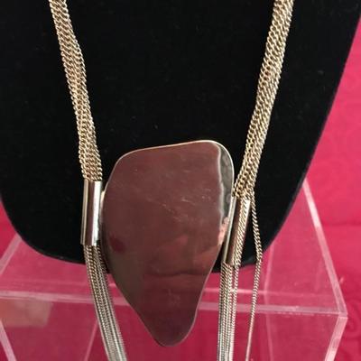 Lot 33 Costume jewelry