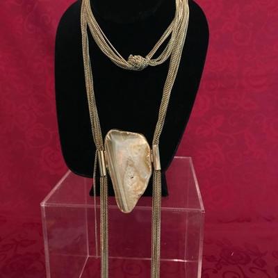 Lot 33 Costume jewelry
